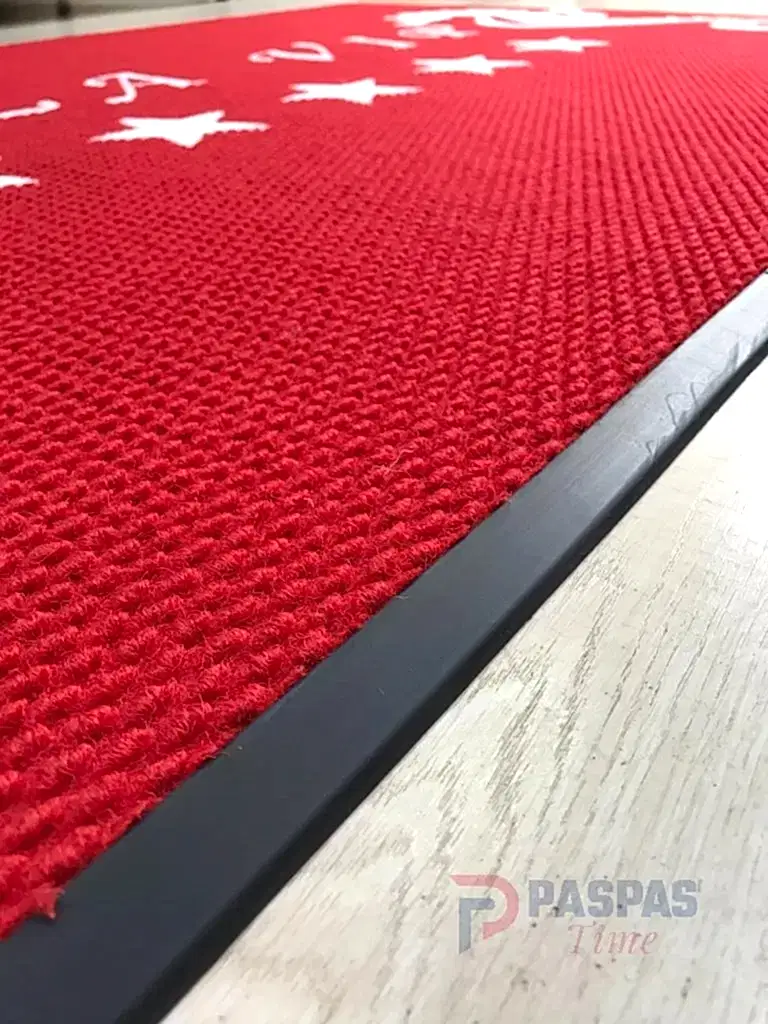 Kırmızı zeminli beyaz logolu paspas P4534 Kırmızı zeminli beyaz logolu paspas P4534