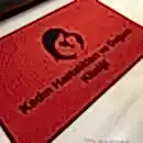 Kırmızı zeminli siyah logolu paspas P5067 Kırmızı zeminli siyah logolu paspas P5067