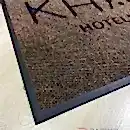 Kahverengi zeminli siyah logolu paspas P7432 Kahverengi zeminli siyah logolu paspas P7432