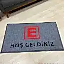 E logolu gri zeminli kırmzı siyah logolu paspas P7442 E logolu gri zeminli kırmzı siyah logolu paspas P7442