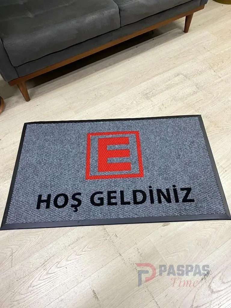E logolu gri zeminli kırmzı siyah logolu paspas P7442 E logolu gri zeminli kırmzı siyah logolu paspas P7442
