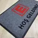 E logolu gri zeminli kırmzı siyah logolu paspas P7442 E logolu gri zeminli kırmzı siyah logolu paspas P7442